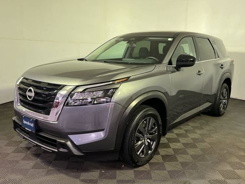 Used 2023 Nissan Pathfinder S image 3