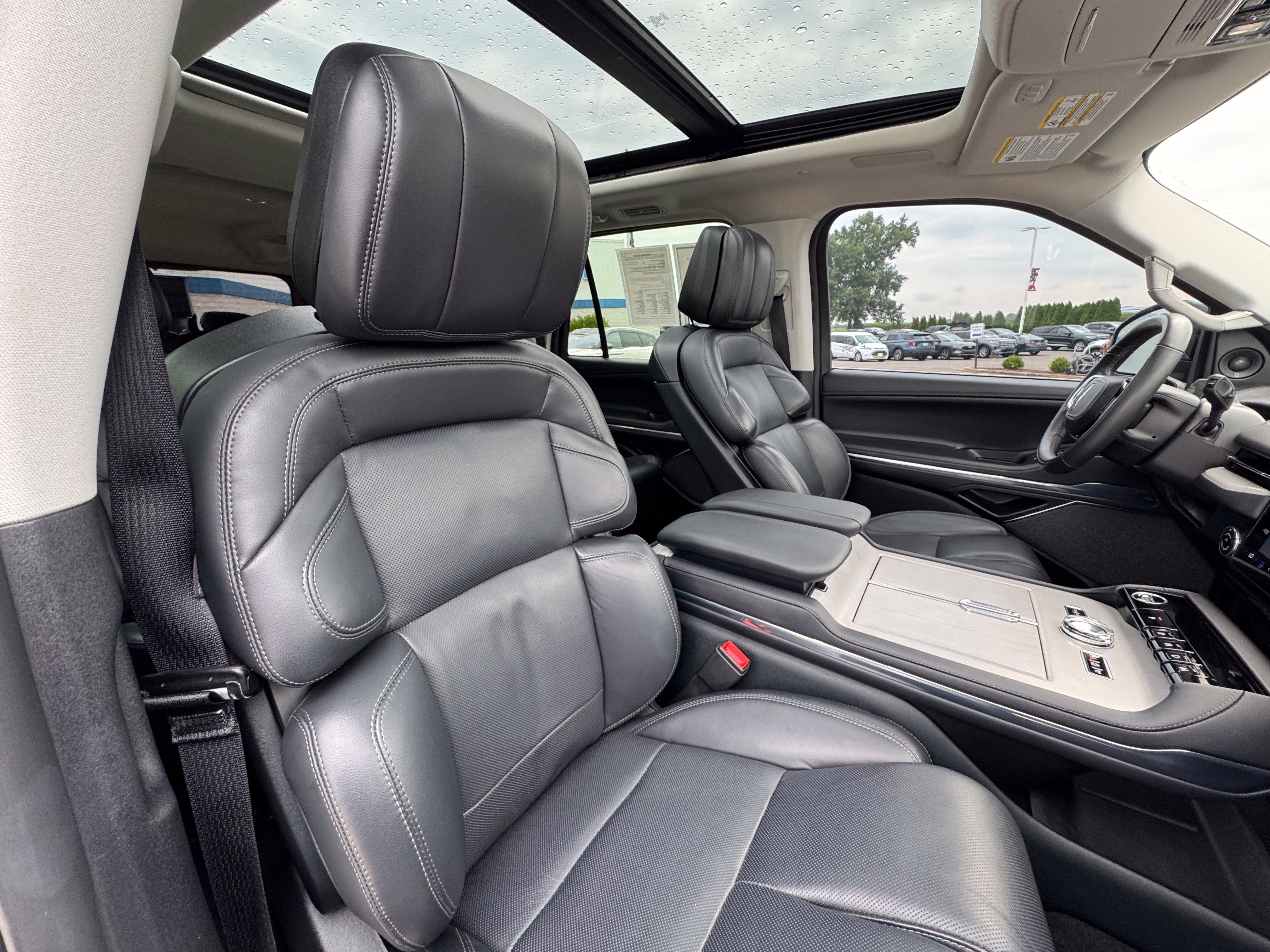 Used 2025 Lincoln Navigator L Reserve AWD/4WD image 11