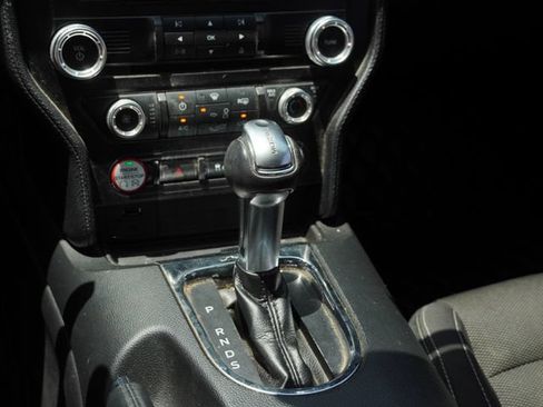 Used 2016 Ford Mustang Coupe RWD image 25