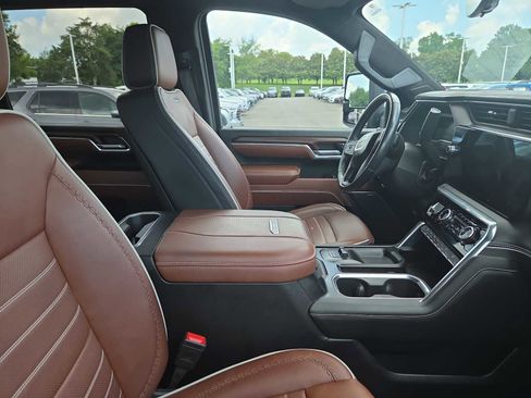 Used 2024 GMC Sierra 2500 Denali Ultimate AWD/4WD image 4