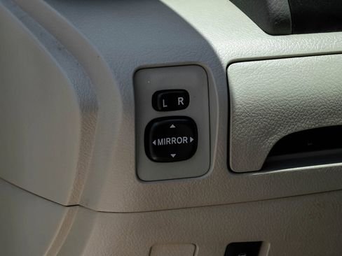 Used 2011 Toyota Camry FWD image 32