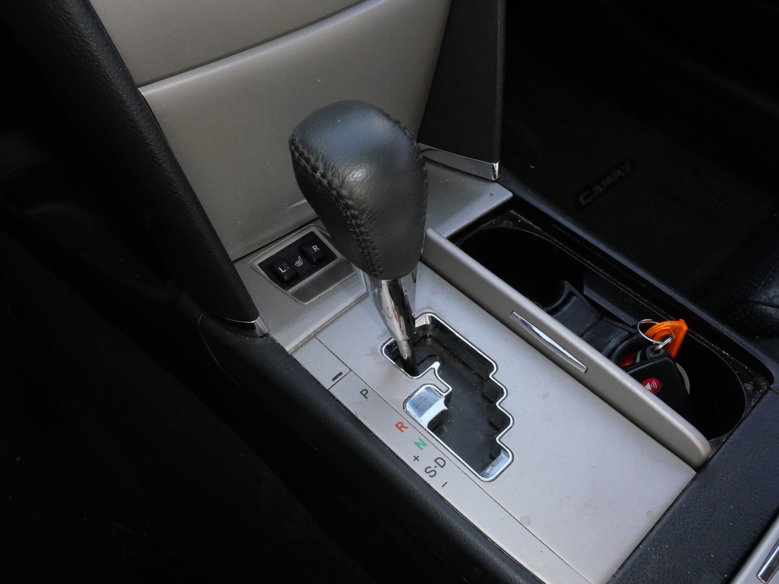 Used 2011 Toyota Camry SE w/ Sport Leather Pkg FWD image 24