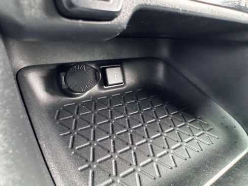 Used 2021 Toyota RAV4 LE AWD/4WD image 32