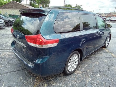 Used 2011 Toyota Sienna Limited w/ Entertainment Pkg FWD image 10