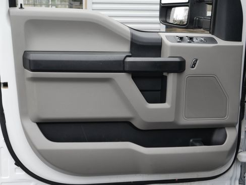 Used 2019 Ford F250 XL w/ Power Equipment Group image 32