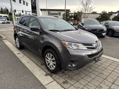 Used 2014 Toyota RAV4 LE AWD/4WD image 3
