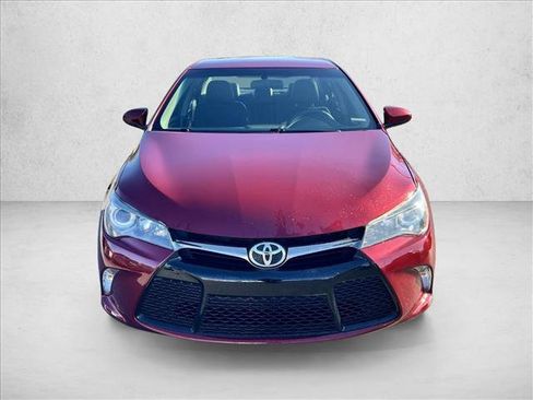 Used 2017 Toyota Camry SE image 2