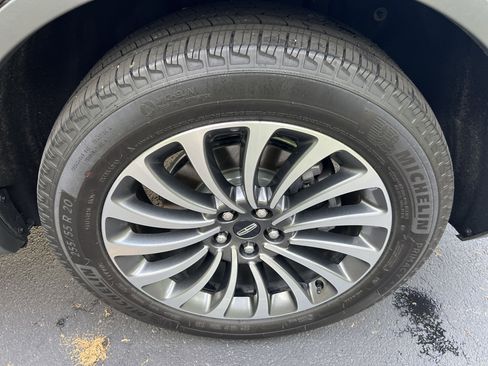 Used 2022 Lincoln Aviator Reserve w/ Equipment Group 201A image 9