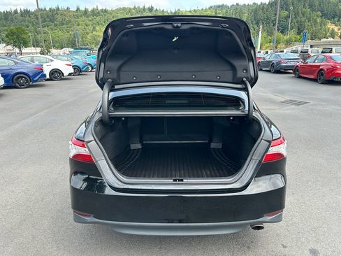 Used 2019 Toyota Camry XLE FWD image 11