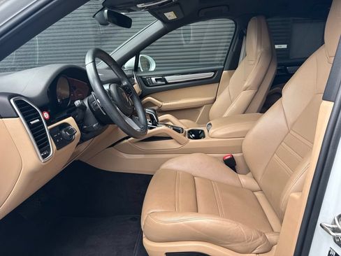Certified 2023 Porsche Cayenne Platinum Edition AWD/4WD image 5