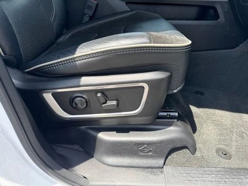 Used 2023 RAM 1500 Laramie AWD/4WD image 29