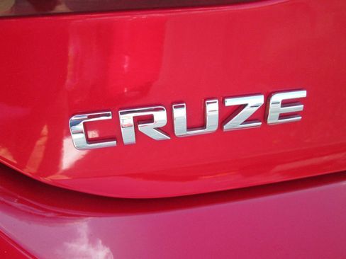 Used 2019 Chevrolet Cruze LT w/ Convenience Package FWD image 20