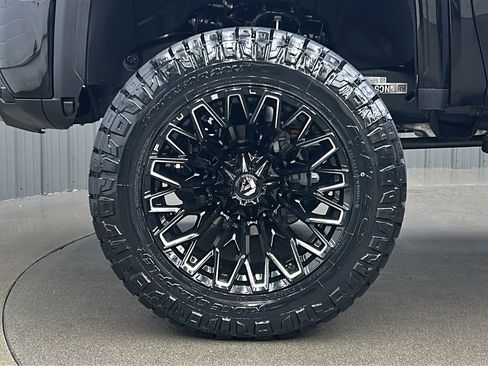 Used 2025 GMC Sierra 3500 Denali image 10