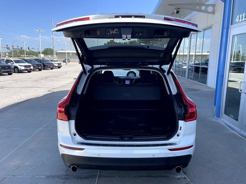 Used 2021 Volvo XC60 T5 Momentum w/ Premium Package AWD/4WD image 9