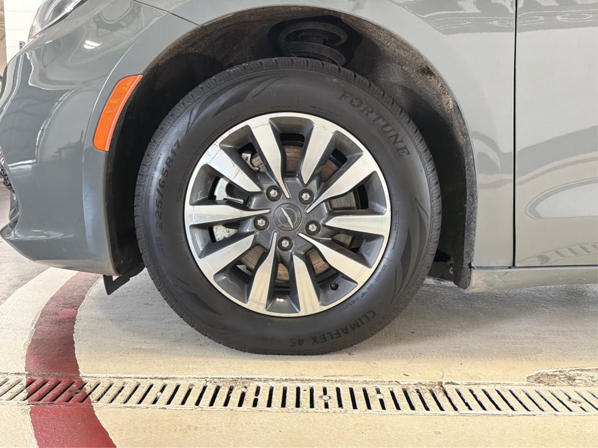 Used 2022 Chrysler Pacifica Touring-L FWD image 13