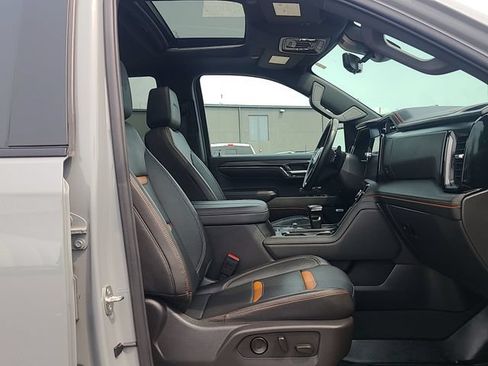 Used 2024 GMC Sierra 1500 AT4 w/ Technology Package AWD/4WD image 30