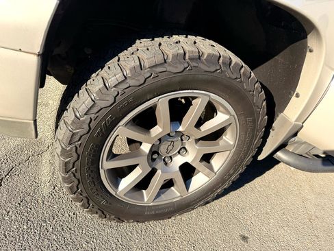 Used 2005 Chevrolet Tahoe Z71 w/ Preferred Equipment Group image 18