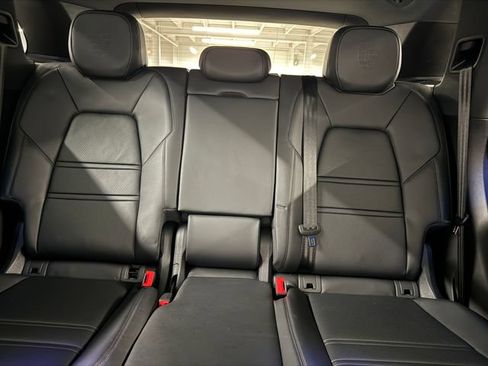 Certified 2025 Porsche Cayenne E-Hybrid w/ Premium Package Plus AWD/4WD image 36