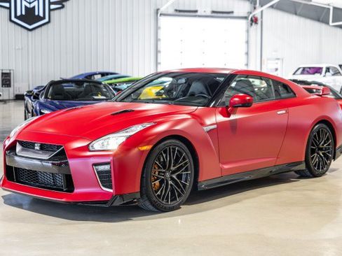 Used 2023 Nissan GT-R Premium w/ Premium Interior Package AWD/4WD image 2