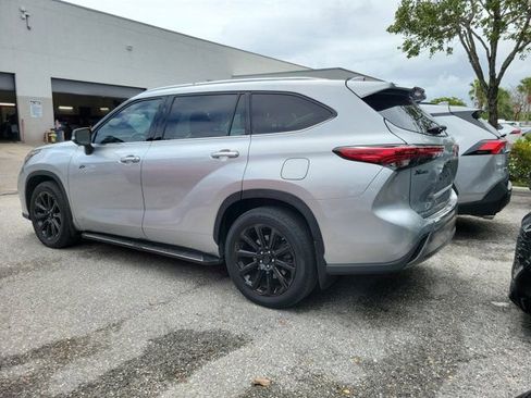 Used 2023 Toyota Highlander Platinum image 4