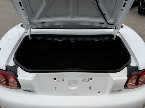 Used 2001 MAZDA MX-5 Miata RWD image 29