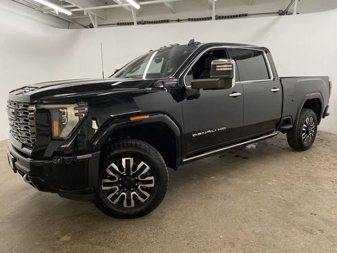 Used 2025 GMC Sierra 2500 Denali Ultimate w/ Max Trailering Package image 1