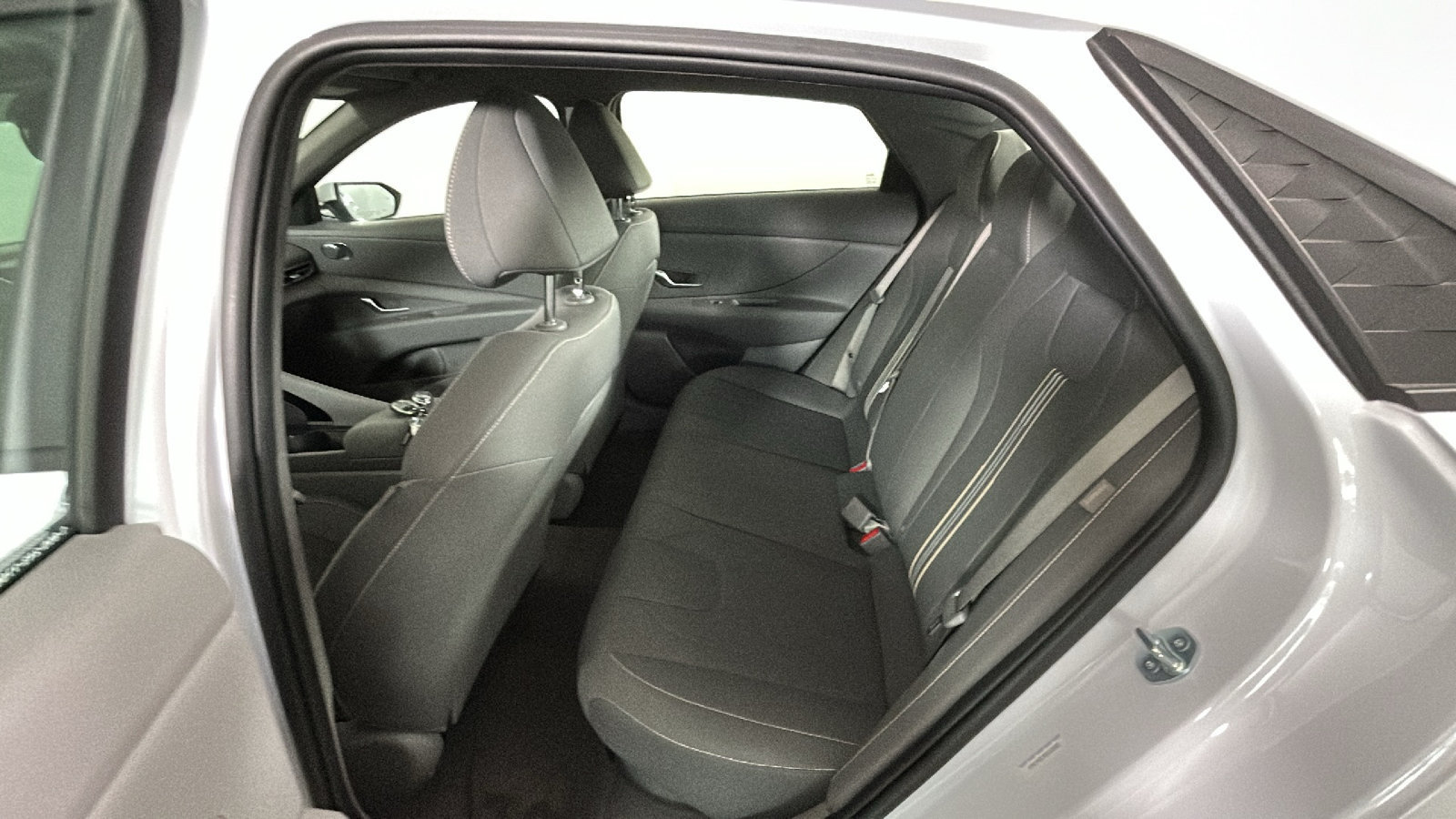 Used 2025 Hyundai Elantra Hybrid FWD image 33