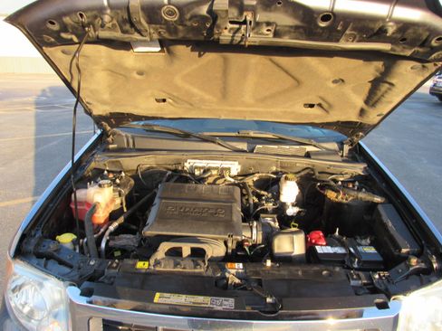 Used 2010 Ford Escape XLT image 30