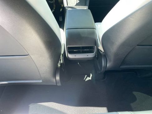 Used 2024 Tesla Model Y Long Range AWD/4WD image 14