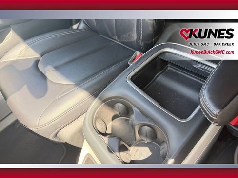 Used 2024 Chrysler Pacifica Touring-L FWD image 32