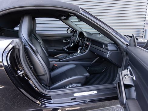 Certified 2019 Porsche 911 Turbo S AWD/4WD image 31