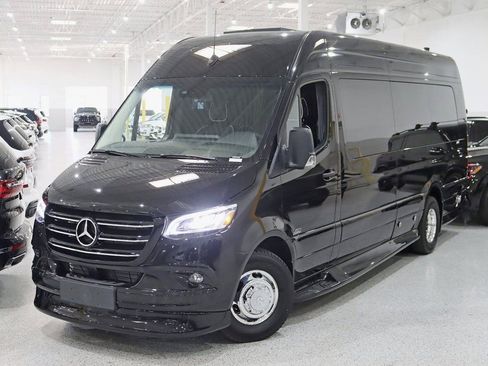 Used 2024 Mercedes-Benz Sprinter 3500 image 5