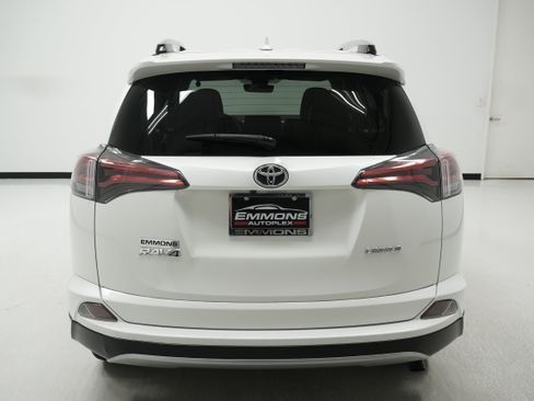 Used 2018 Toyota RAV4 Limited FWD image 4