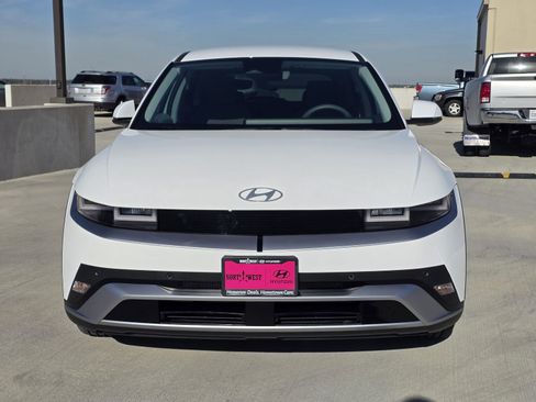 Certified 2025 Hyundai Ioniq 5 SE image 4