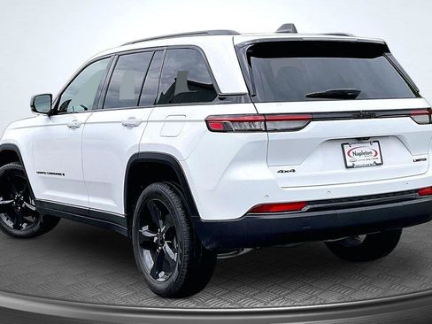 Used 2024 Jeep Grand Cherokee Limited w/ Black Appearance Package AWD/4WD image 14
