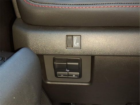 Used 2023 Chevrolet Colorado Z71 w/ Z71 Convenience Package 2 image 18