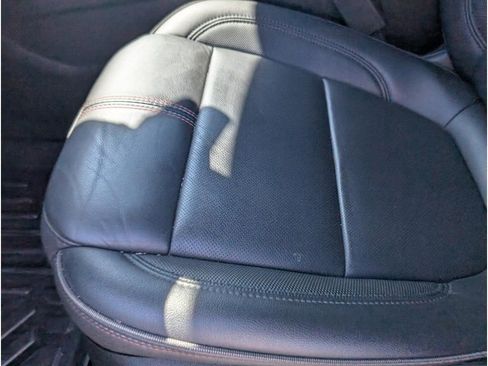 Used 2023 Chevrolet Traverse RS image 21