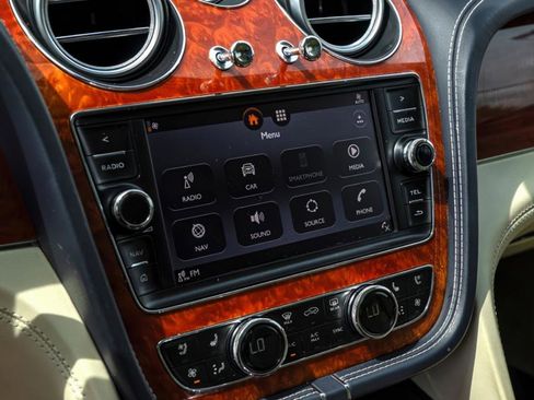 Used 2018 Bentley Bentayga image 8