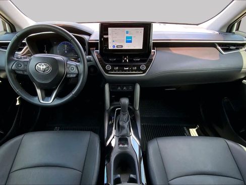 Used 2025 Toyota Corolla Cross XLE w/ Convenience Package FWD image 16