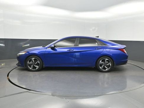 Used 2023 Hyundai Elantra Limited FWD image 2