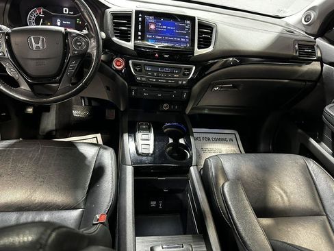 Used 2017 Honda Pilot Touring image 31