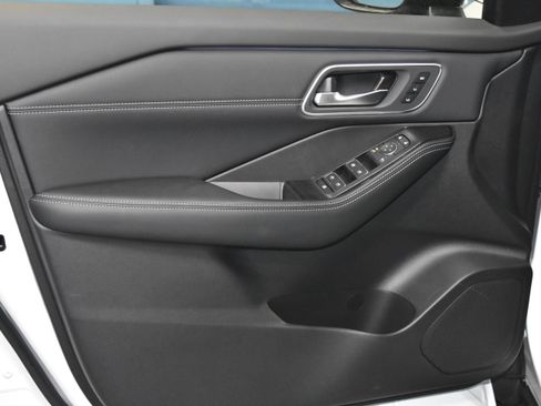 New 2026 Nissan Rogue Platinum w/ Platinum Premium Package image 3