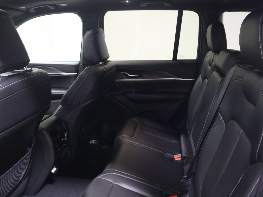 New 2027 Jeep Grand Cherokee Limited AWD/4WD image 11