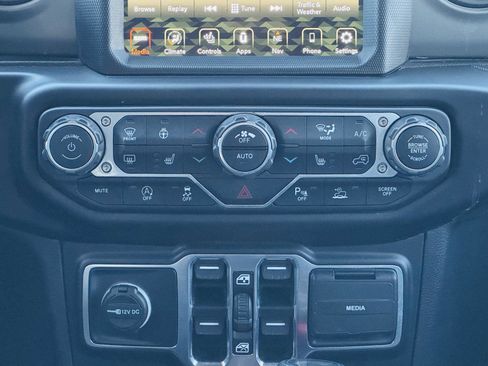 Used 2022 Jeep Wrangler Unlimited Sport image 25