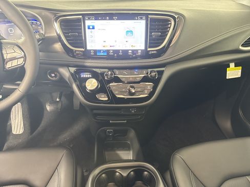 New 2026 Chrysler Pacifica Select w/ S Appearance Package FWD image 25