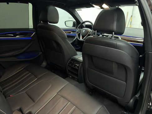 Used 2020 BMW 530e xDrive w/ M Sport Package image 26