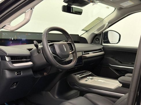 New 2026 Lincoln Navigator L Premier AWD/4WD image 17