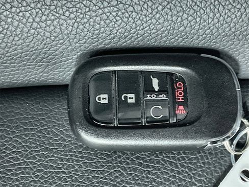 Certified 2025 Honda Pilot TrailSport image 33