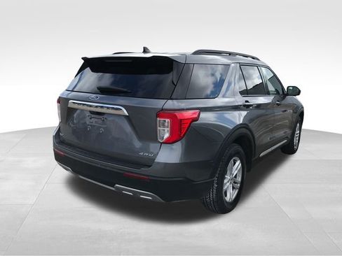 Used 2023 Ford Explorer XLT image 2