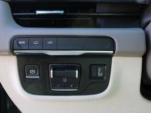 Used 2022 Cadillac Escalade ESV Premium Luxury Platinum image 23